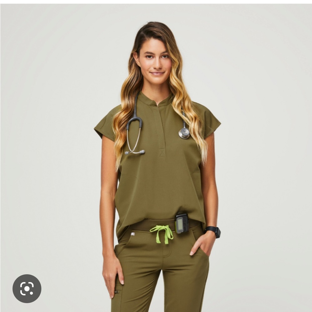 Figs Rafaela Martini Olive Scrub Top